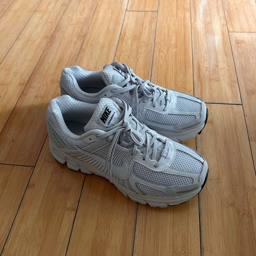 Nike Zoom Vomero 5 women’s shoes